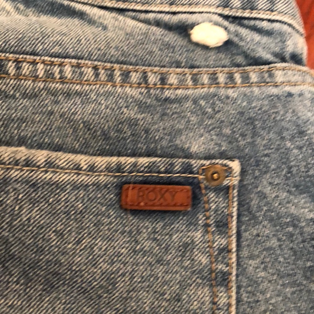 Roxy Jean shorts size 28 - Picture 5 of 5